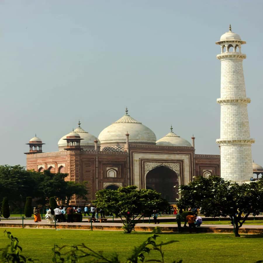 2 Day All Inclusive Taj Mahal & Agra City Tour From Banglore - Private car, live tour guide, and skip-the-line: what you really pay for