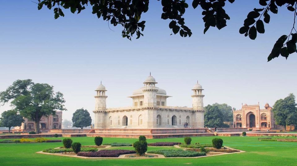 2 Days Delhi & Agra Private Tour with Sunrise Taj mahal - The Delhi-again rhythm: India Gate to Chandni Chowk style stops