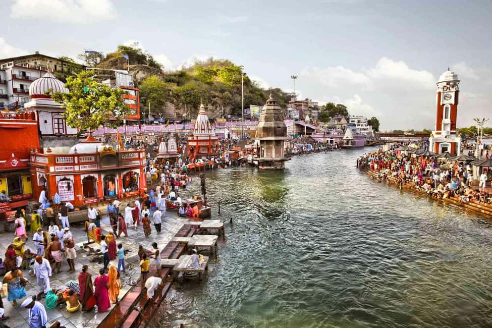 3 Days Haridwar Rishikesh Tour From Delhi By Train - Haridwar day one: ghats, glasswork, and a temple for Mother India
