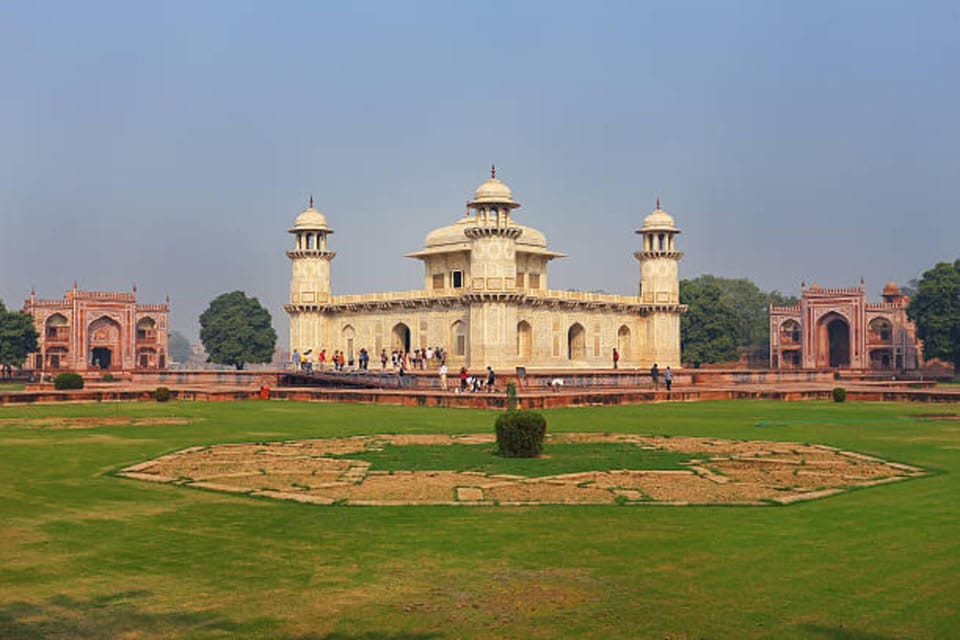 Agra fort, Baby Taj & Mehtab Bagh Express Ticket With Option - Price and value: why $11 can make sense
