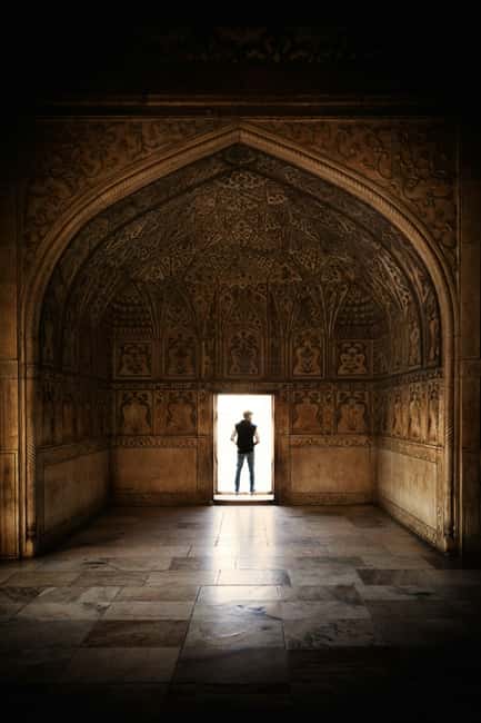 Agra Fort: Guided UNESCO Heritage Walking Tour - Musamman Burj: bittersweet views and a final setting