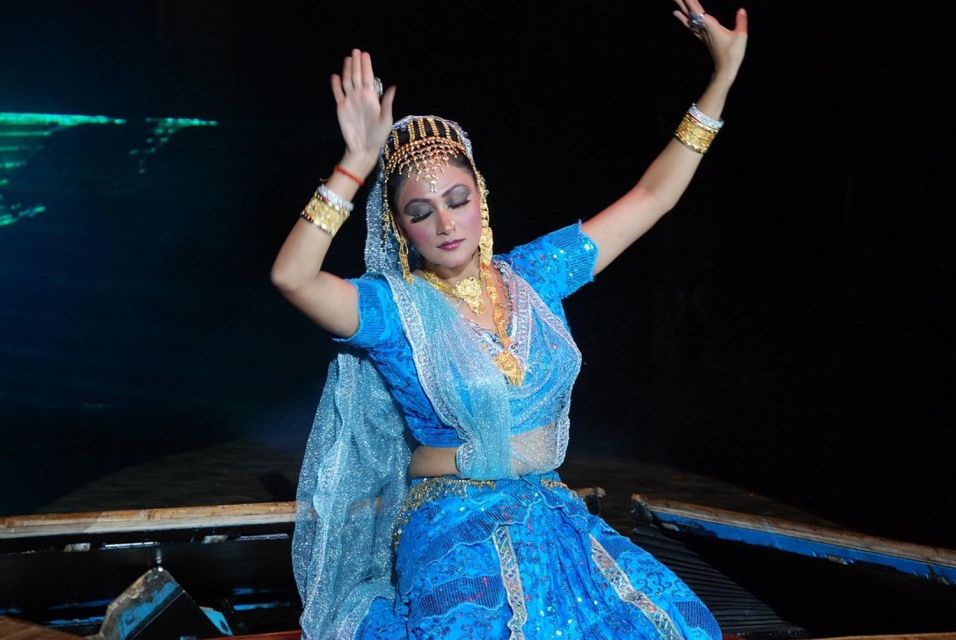 Agra: Mohabbat the Taj show tickets and agra transfers - Costume and choreography: where the show earns its ticket