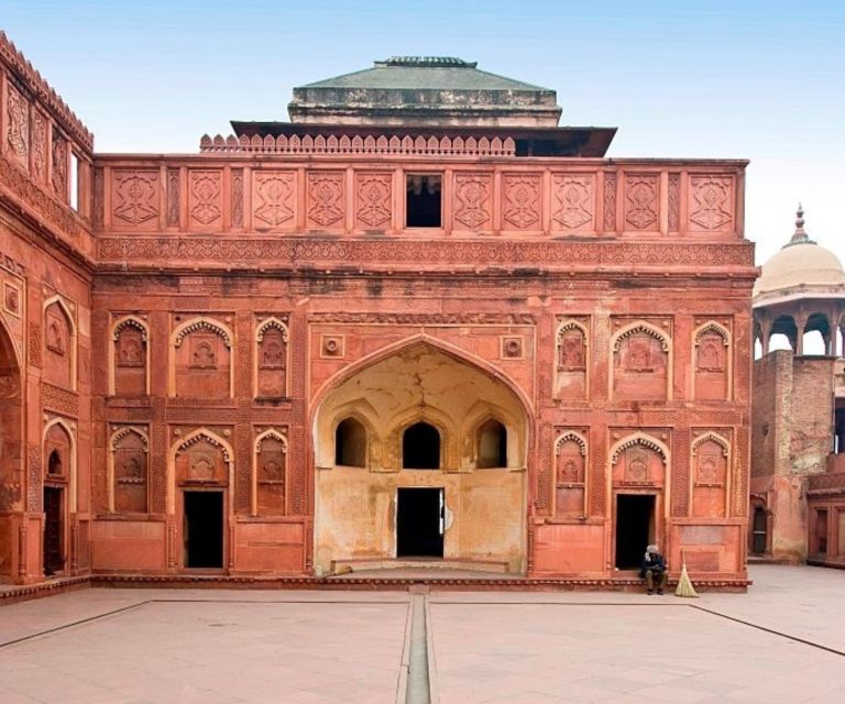 Agra: Skip-the-Line Taj Mahal Guided Tour with Multi Options - The Love Story and Optical Illusions (What Your Guide Will Point Out)