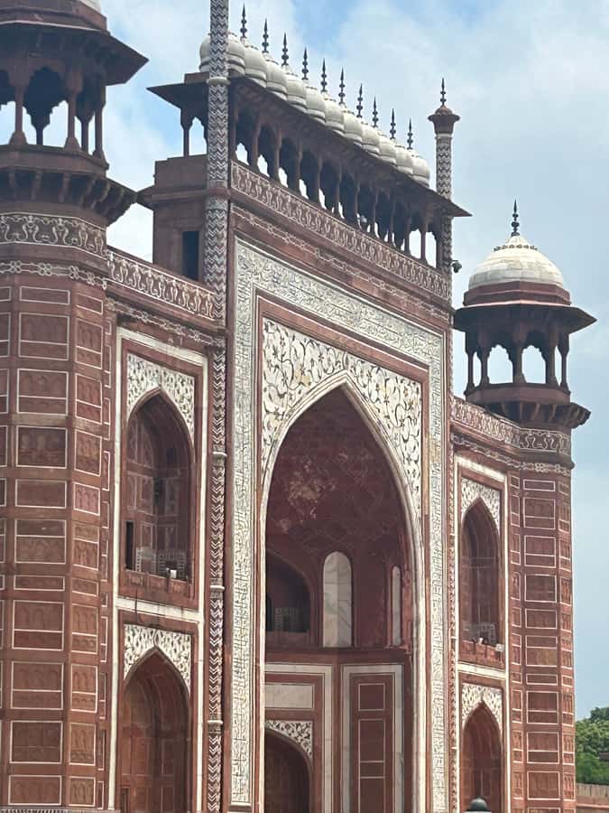 Agra : Skip the line tour for Taj Mahal, Agra fort - Sunrise Taj Mahal: Pink Marble and Better Morning Photos