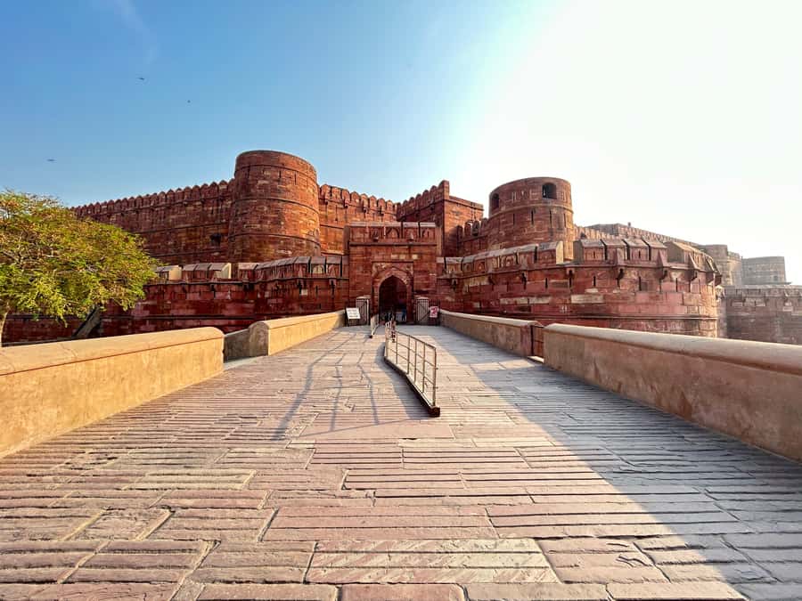 Agra : Skip the line tour for Taj Mahal, Agra fort - Shopping Window at 1:00 p.m.: Rugs, Embroidery Panels, and Jewellery