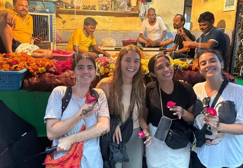 Agra: Street Food Walking Tour, Spice Market, & Tuk-tuk Ride - Meeting up in a tuk-tuk: timing, traffic, and comfort