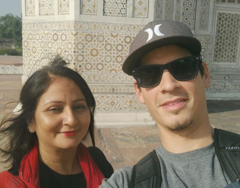 Agra: Taj Mahal Entry Tickets with optional Licensed Guide - Why a licensed guide matters at the Taj Mahal gates