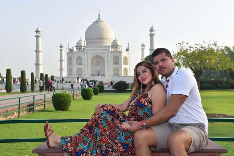 Agra: Taj Mahal & Mausoleum Skip-the-Line Tour with Options - The photo advantage: when the guide becomes your photographer