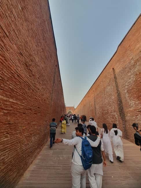 Agra: Taj Mahal Vip tickets with Professional Photographer - Price and Value: Why Around $7 Can Make Sense Here