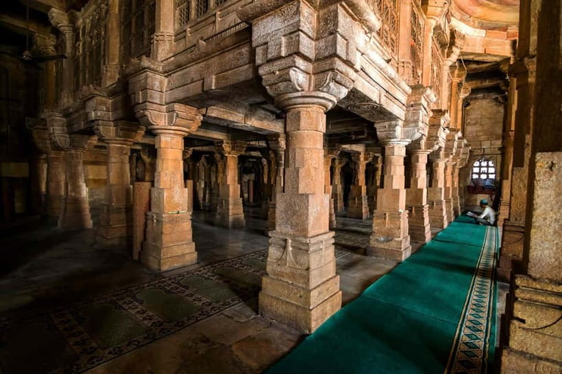 Ahmedabad Half Day Heritage Walking Tour - Ending at Manek Chowk: street life, tea, and momentum