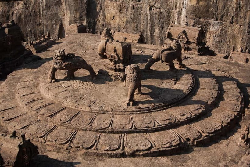 Ajanta & Ellora : Day Tour from Mumbai with Flight Tickets - Group size and comfort: private car versus a crowd
