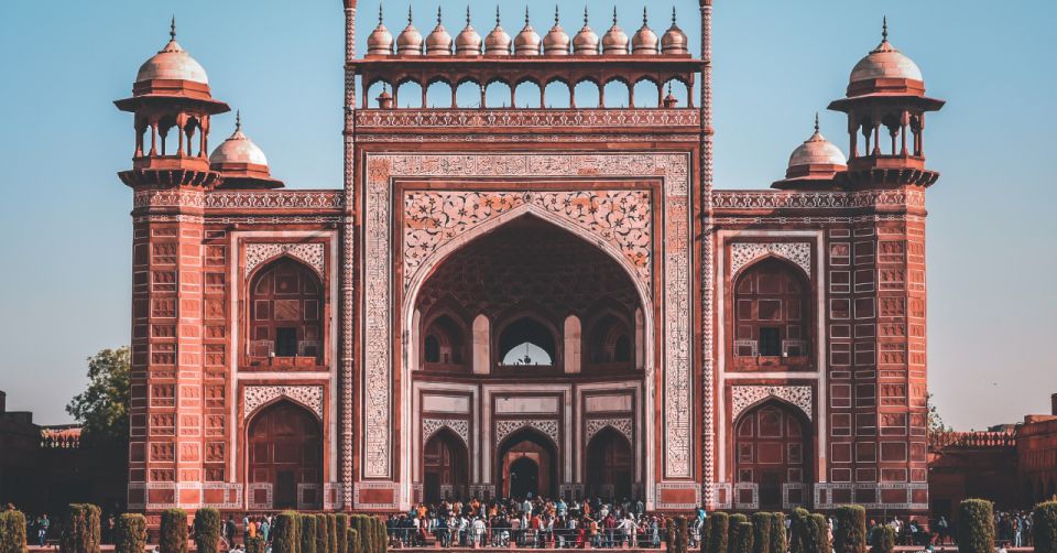 All Inclusive Private Taj Mahal Luxury Tour from Delhi - Private car from Delhi to Agra: why the comfort matters