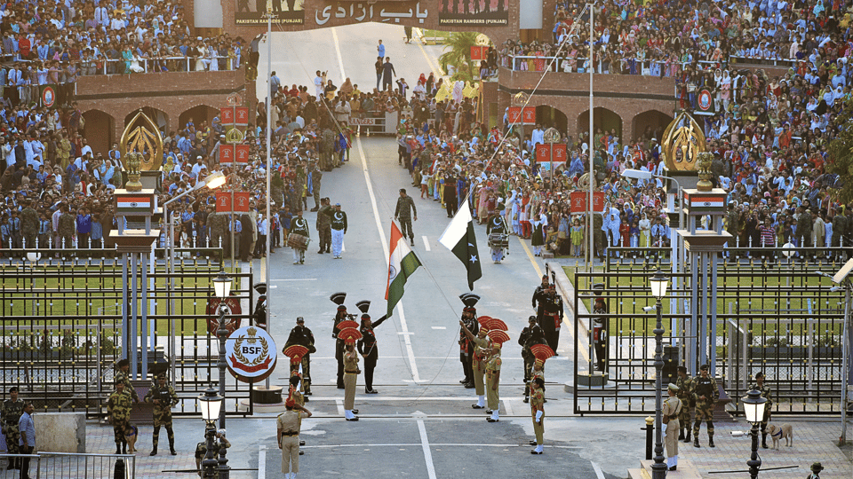 Amritsar: Full-Day Private Sightseeing Tour w/ Wagah Border - Golden Temple and langar: the morning that sets the tone