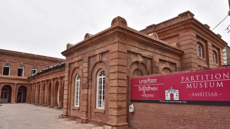 Amritsar: Small Group Sightseeing Tour with Wagah Border - Jallianwala Bagh: Understanding the 1919 Massacre