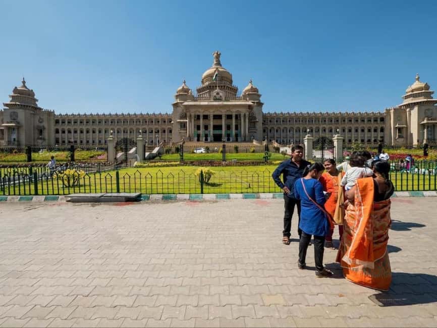 Bangalore City Tour: Walking, Palace & Temples - KR Market and street snacks: local life without the guessing game
