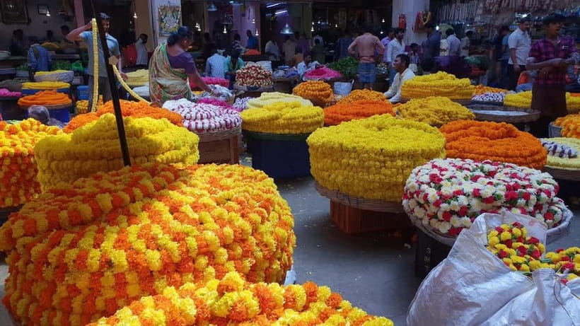 Bangalore : Evening Food Street Walk and Market Visit - The short metro ride to V. V. Puram: why this is included