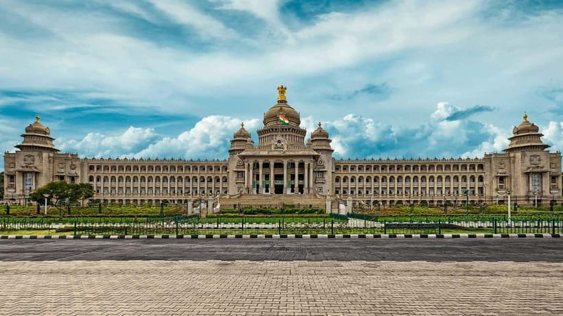 Bangalore: Full-Day Guided City Tour w/ Pickup - Bangalore Palace: grandeur outside, rules inside