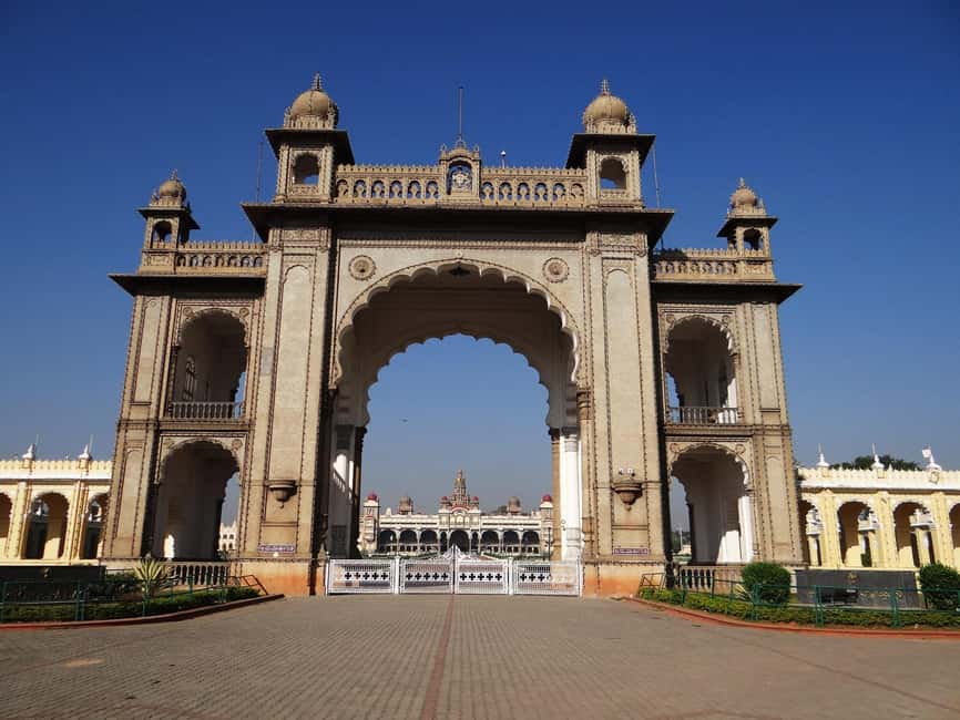 Bangalore: Mysore Full-day Private Tour with Guide and Lunch - Lunch in the middle: energy management on a 10-hour day