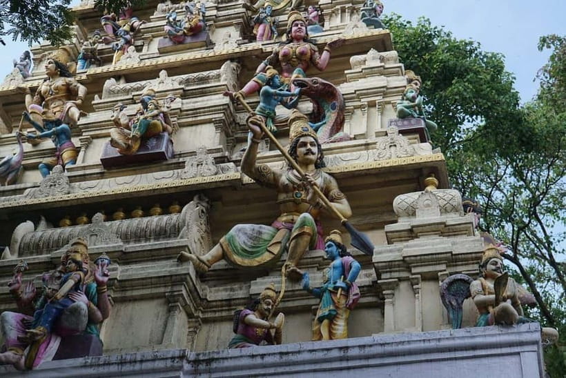 Bangalore: Palace, Temples, Fort & Markets Walking Tour - Tipu Sultan’s Summer Palace: Where Bangalore Starts to Make Sense