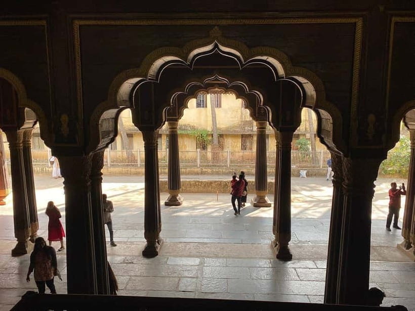 Bangalore: Palace, Temples, Fort & Markets Walking Tour - Bangalore’s Street-Math: Staying Calm in Crowd After Crowd
