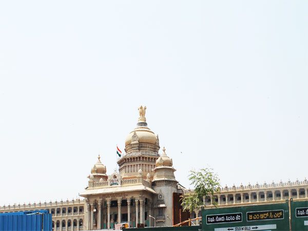 Bangalore: Private Full-Day City Tour w/ Lunch - Bangalore Palace: you see it from outside, so aim for photos