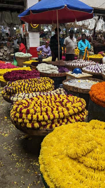 Bangalore Walking Tour KR Flower Market,Fort,Tippu palace - Tipu Sultan’s Summer Palace to Bangalore Fort: a strong opening