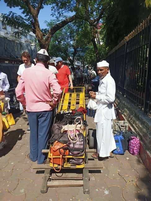 Best Combo Tour: Dabbawalas, Dhobi Ghat and Slum with Train - The Local Train Ride: Seeing Mumbai Between Stops
