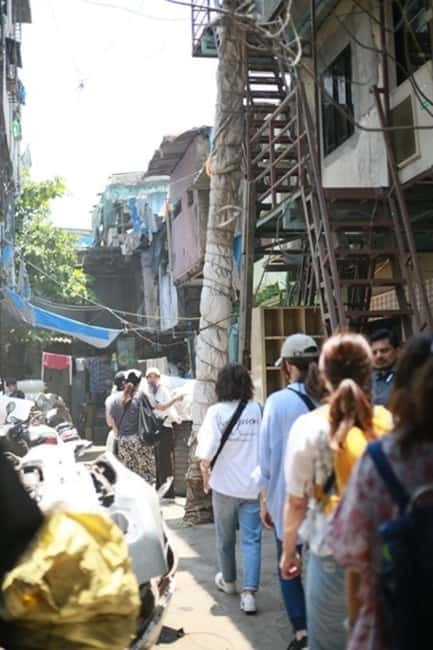 Best Combo Tour: Dabbawalas, Dhobi Ghat and Slum with Train - The Stops, Mapped Into a Coherent Story (Not Just Random Sightseeing)