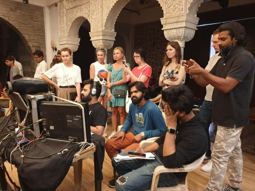 Bollywood Sightseeing and Celebrity Home Tour by Private Car - Seeing the Sets: Hospital, Jail, Office, and Bungalows