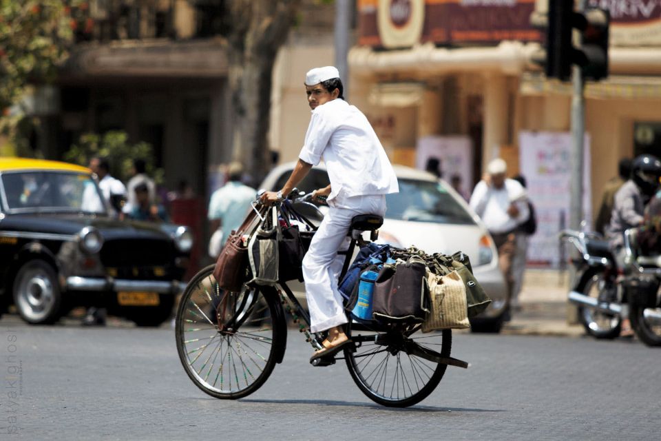 Bombay by Dawn - Newpapers, fruit, flowers, and vegetable wholesalers: seeing the supply chain at human speed