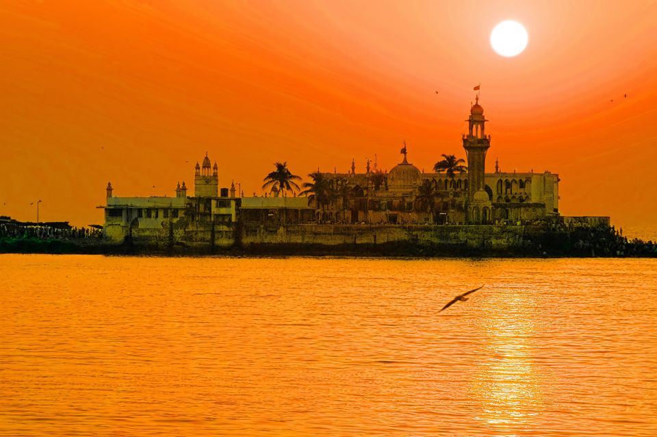 Bombay by Dawn - The Sassoon docks fish market: why that smell is part of the real story