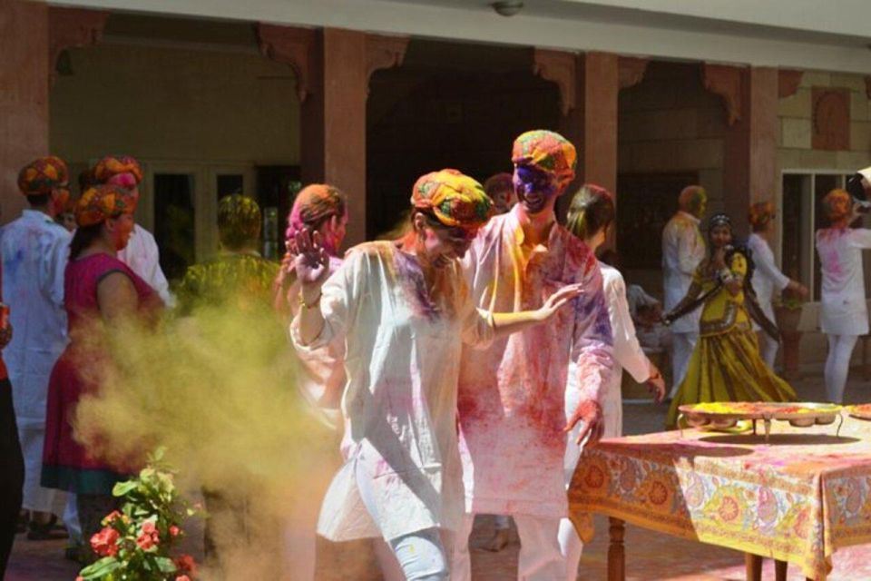 Celebrate Holi with Locals in Jaipur - Dress code and comfort: what to wear in Jaipur during color play