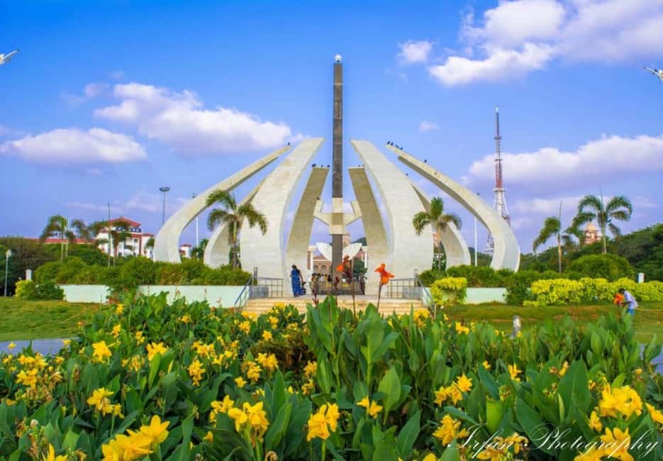 Chennai: Guided Day Tour of the Highlights of Chennai - St. Thome Cathedral Basilica: Gothic architecture plus a story you can follow