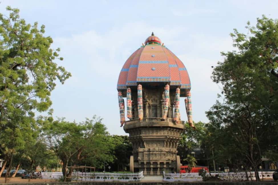 Chennai: Guided Day Tour of the Highlights of Chennai - Colonial landmarks on the drive: Central Station, Ribbon Building, and government architecture