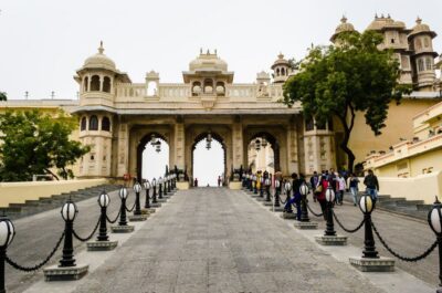 City Palace Udaipur Express visits with english speaks guide - Getting Started: Meet at Main Gate or Jagdish Temple (And Go From There)