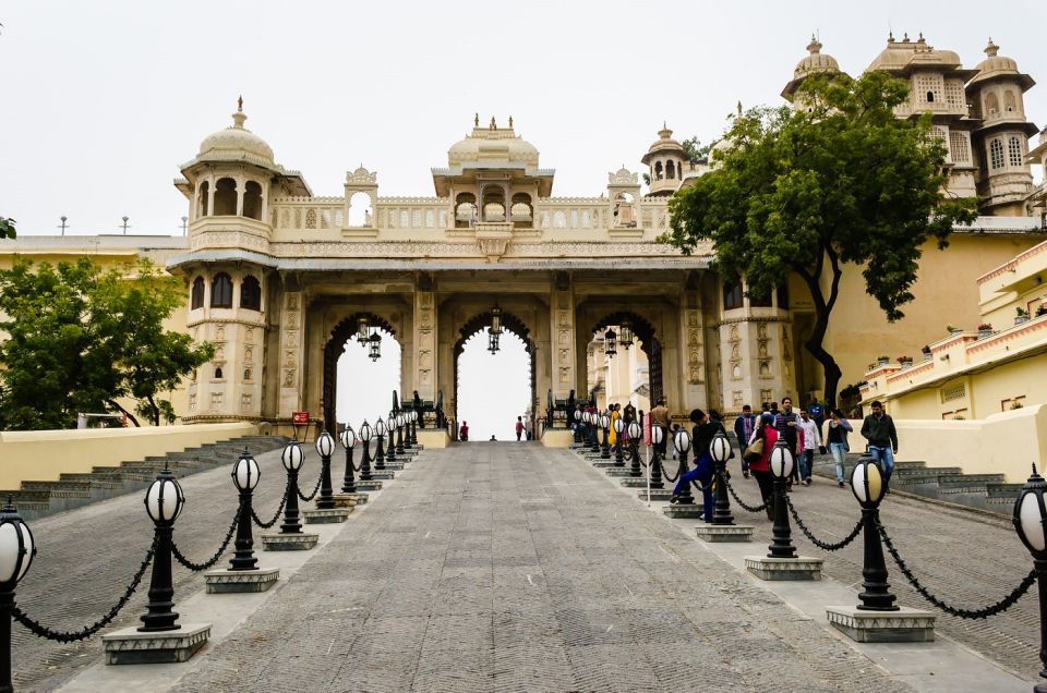 City Palace Udaipur Express visits with english speaks guide - Getting Started: Meet at Main Gate or Jagdish Temple (And Go From There)