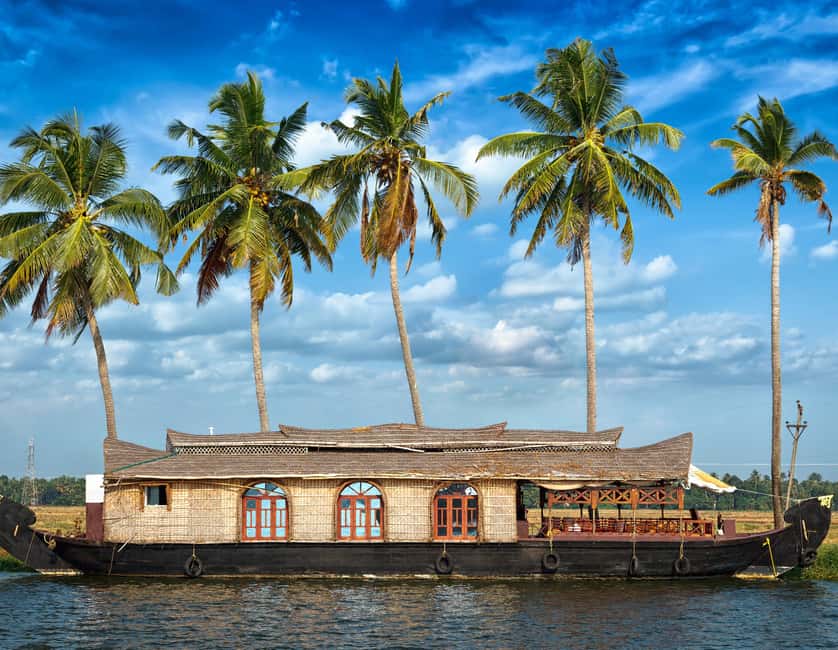 Cochin: 5-Day Kerala Tour with Munnar, Thekkady and Alleppey - Entering Kerala From Cochin: A Route That Makes Time Feel Short