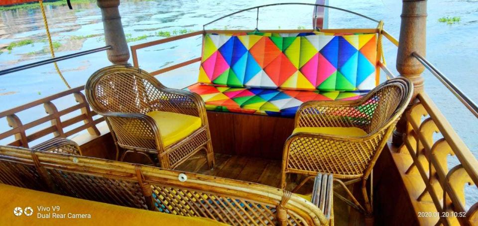 Cochin : Alleppey/Alappuzha Backwater Canoe (Shikara) Cruise - On the Water: Paddy Fields, Coconut Palms, and Daily Life by the Banks