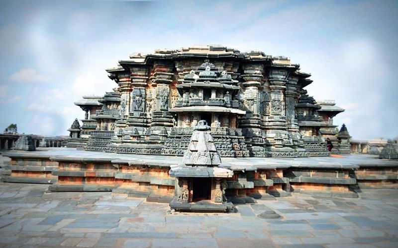 Day Excursion of Belur, Halebeedu & Shravanabelagola - Temple Tour From Bangalore: What the Day Really Feels Like