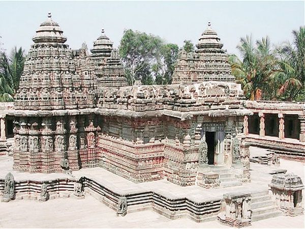 Day Excursion of Belur, Halebeedu & Shravanabelagola - Breakfast at Yediyur Village and the Road-Side Rhythm