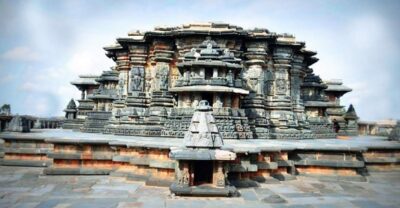 Day Excursion of Belur, Halebeedu & Shravanabelagola - Shravanabelagola and Gomateshwara: The Big Climb and Big Presence