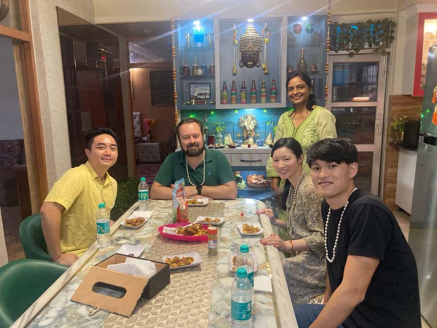 Delhi: AI Cooking Class and Much More in a Local Family Home - Entering Nidhi and Roopak’s Delhi Home: What the Welcome Really Means
