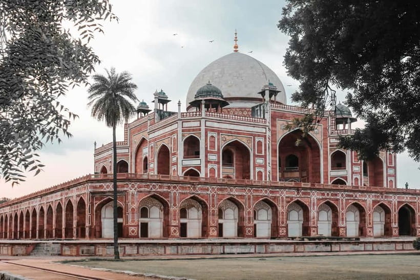 Delhi: Airport to Airport Guided Layover City Tour - Red Fort outside: seeing the scale without losing your day