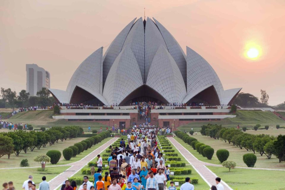 Delhi: Airport to Airport Guided Layover City Tour - Passing Parliament House and hitting India Gate for that classic photo route
