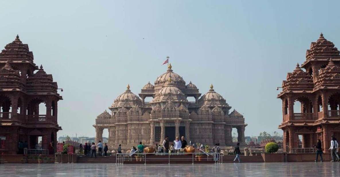 Delhi: Akshardham Temple, India Gate & Safdarjung Night Tour - India Gate at night: what the lights mean