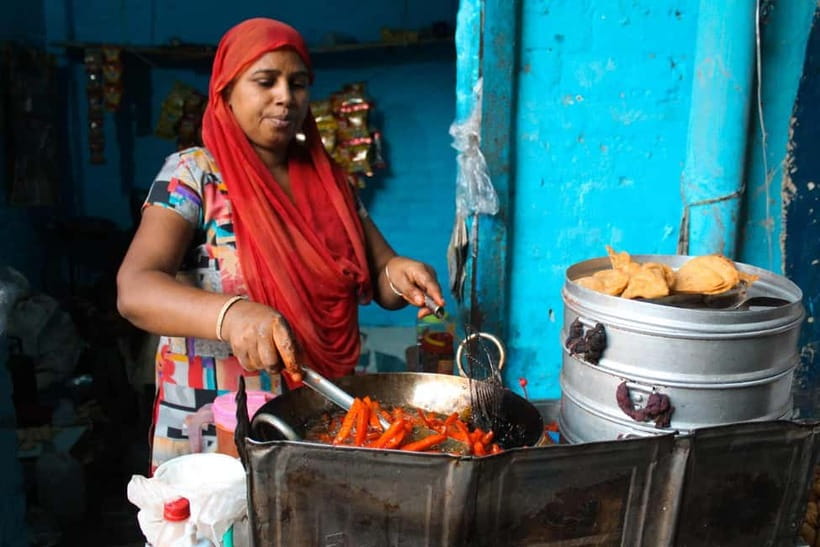 Delhi: Ethical Sanjay Colony Slum Tour - Religious Landmarks: A Temple and Jama Masjid Sanjay Colony