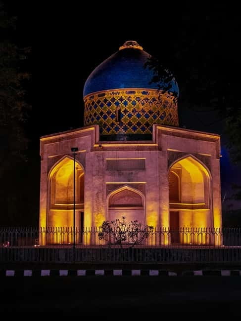 Delhi: Evening City Tour with Private Guide By Car - Why Delhi at night feels like a different city