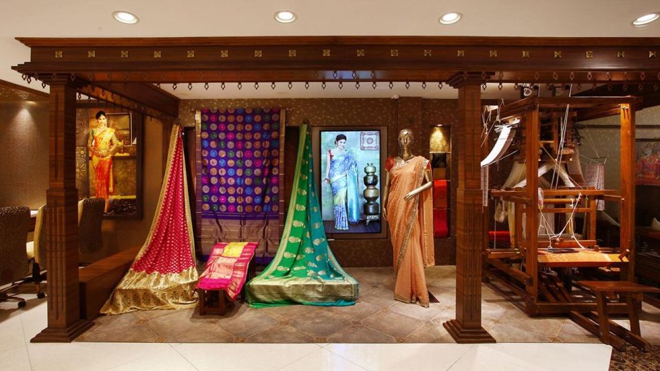 Delhi Exclusive Guided Shopping Tour in AC car and transfers - Key Stops and What They’re Really For