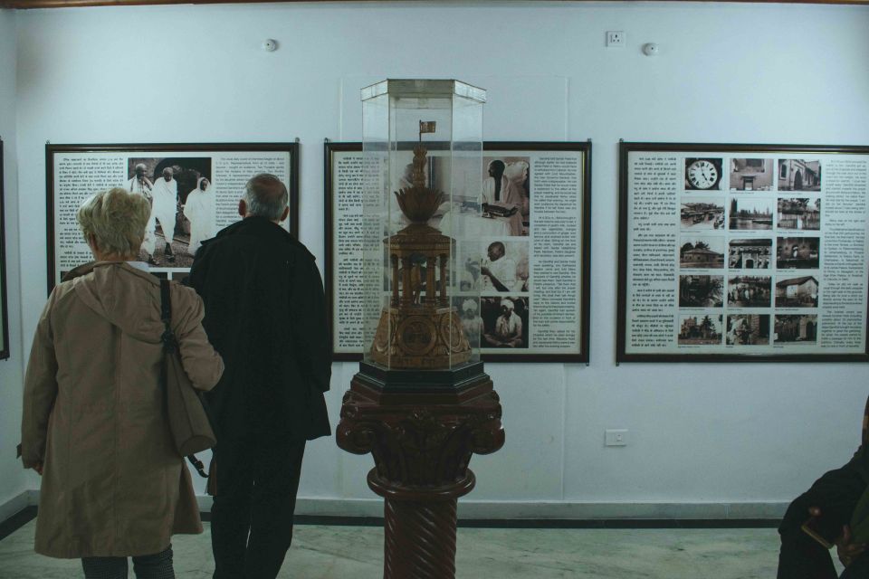 Delhi Footsteps of Mahatma Gandhi Half-Day Tour - How the AC vehicle and Delhi timing affect your day