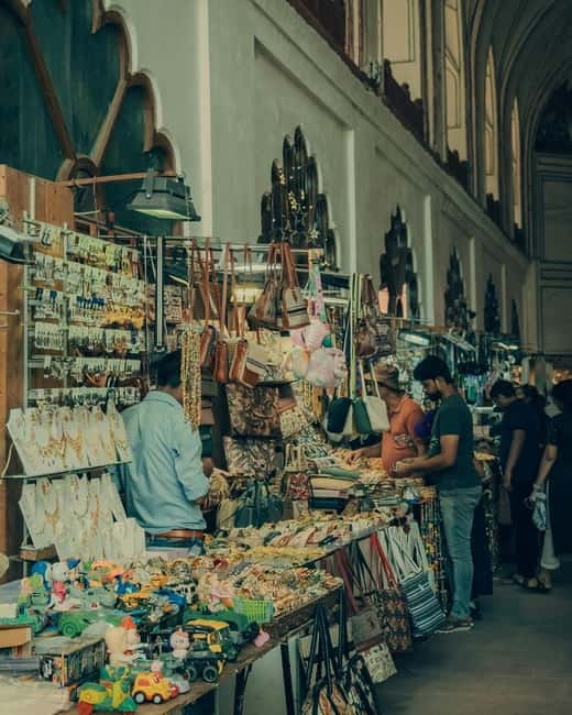 Delhi: Guided Shopping Tour Experience with Female Expert - Bargaining with guardrails: how your guide helps you get fair prices
